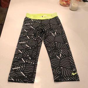 Size small Nike pro Capri length workout pants.
